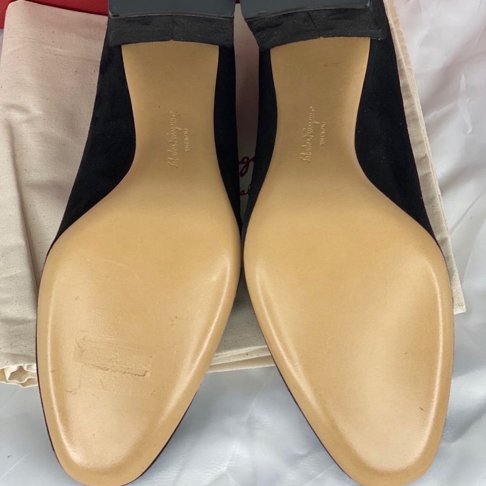 SOLD!! Salvatore Ferragamo Arezzo 85 Suede pump - Picture 7 of 8